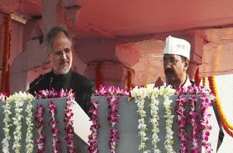 Governor Najeeb Jung Swearing in Chief Minister Arvind Kajriwal 