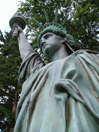 From commons.wikimedia.org/wiki/File:Statue_of_Liberty_bronze_replica_Sioux_Falls_SD.jpeg: Statue of Liberty replica -- I'm outta here...