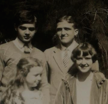 Ira Glackens, far left, with his sister Lenna, below, and two friends.