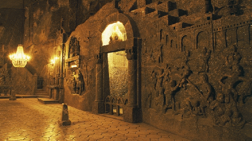 Chapel in the cathedral carved out of the rock salt in Wieliczka salt mine. (Credit: DeAgostini/Getty Images)