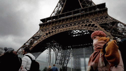 A  mask-wearing French citizen in Paris.