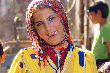 Syrian gypsy girl in Fener