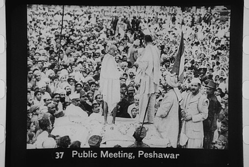 Gandhi at Peshawar meeting with Badshah Khan in 1938